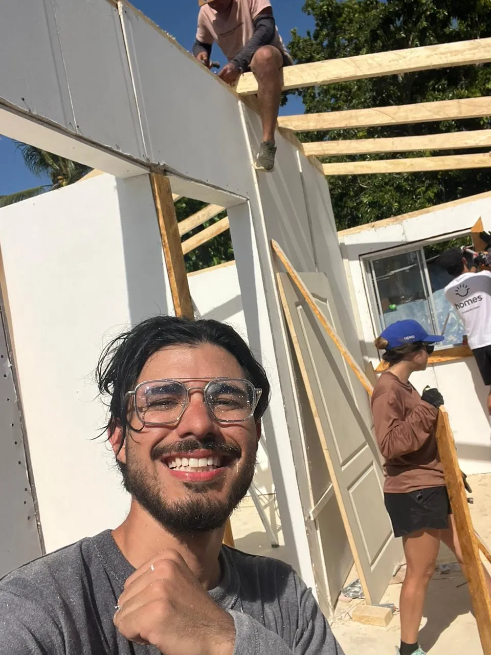 Team beim Bauen